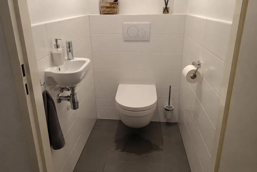 Lekdetectie Bennekom – natte vloer bij een toilet